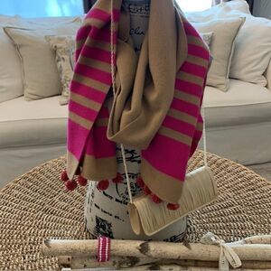 J.CREW Scarf 💯 % wool /NINA Purse &  a 🔥pink bracelet